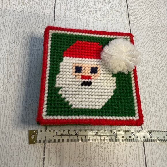 Vintage Plastic Canvas Christmas Coaster Set with Holder - Picture 7 of 9